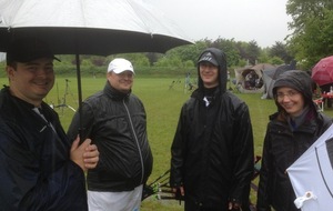 1 parapluie pour les archers (heu, 1 seul) et 1 parapluie pour les longues vues